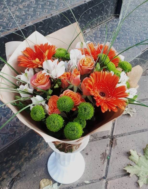 Букет цветов из: Герберы, Хризантемы, Альстромерии и Розы в Гусиноозерске