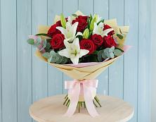 Букет цветов из:  Лилии и Розы в Гусиноозерске