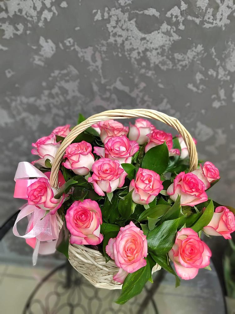 Цветочная композиция из Розы в корзине в Гусиноозерске