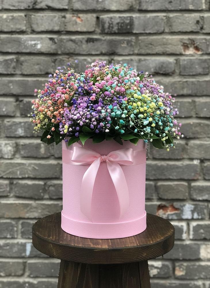 Цветочная композиция из Гипсофила и Розы в шляпной коробке в Гусиноозерске