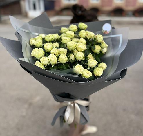 Букет Белые кустовые розы Солинеро в Гусиноозерске