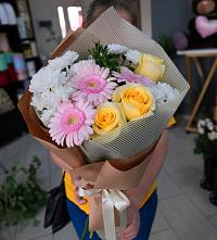 Букет цветов из:  Герберы, Розы и Хризантемы в Гусиноозерске