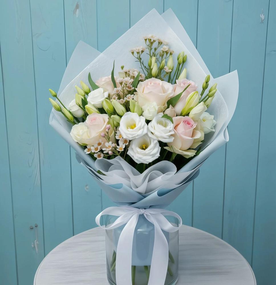 Букет цветов из: Розы и Лизиантусы в Гусиноозерске