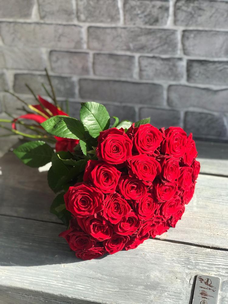 Букет Красные розы Фридом в Гусиноозерске