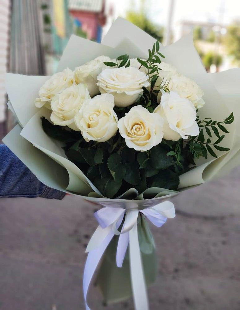 Букет Белые розы Проуд в Гусиноозерске