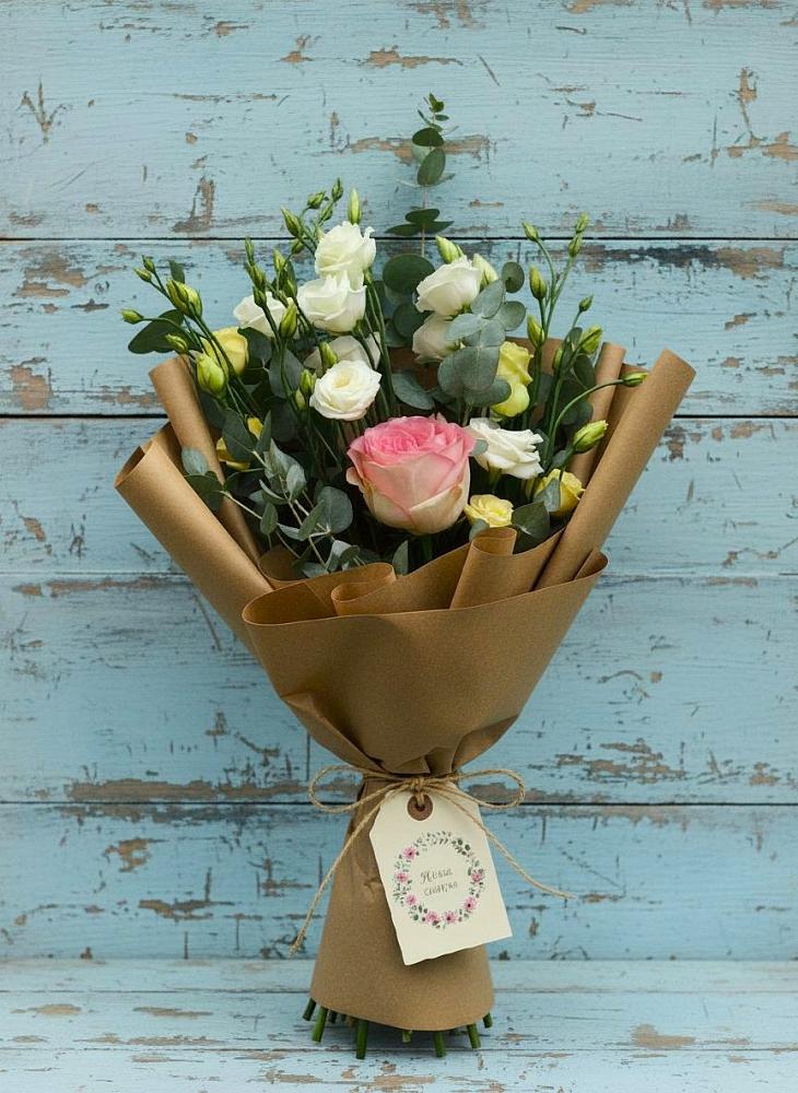 Букет цветов из: Розы и Лизиантусы в Гусиноозерске