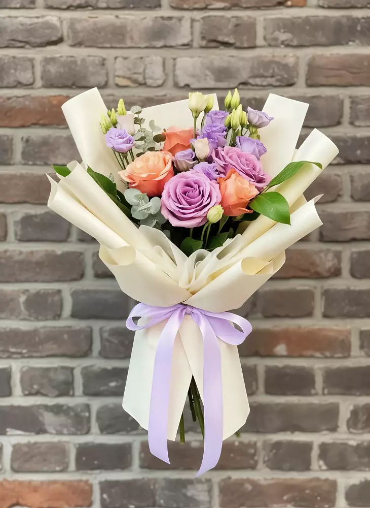 Букет цветов из: Лизиантусы и Розы в Гусиноозерске