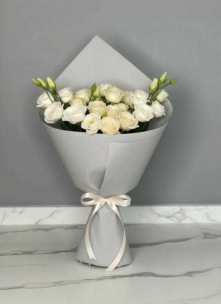 Букет цветов из: Розы и Лизиантусы в Гусиноозерске