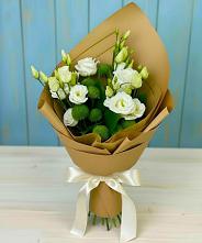 Букет цветов из:  Хризантемы и Лизиантусы в Гусиноозерске