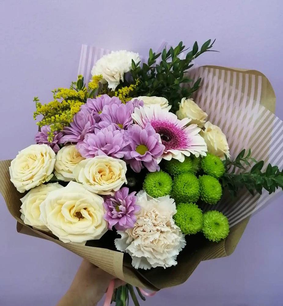 Букет цветов из: Хризантемы, Розы, Гвоздики и Герберы в Гусиноозерске