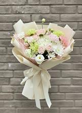 Букет цветов из:  Гвоздики, Розы, Лизиантусы и Хризантемы в Гусиноозерске