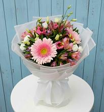 Букет цветов из:  Герберы, Альстромерии и Лизиантусы #REPLACE_PRED# Гусиноозерске