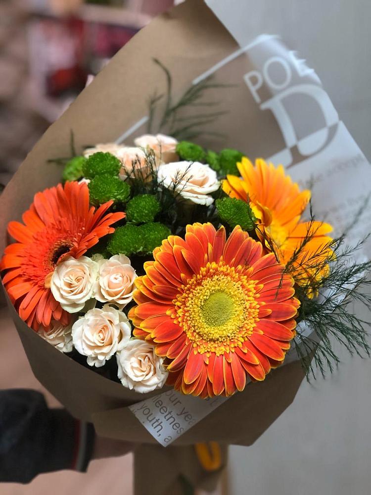 Букет цветов из: Герберы, Хризантемы и Розы в Гусиноозерске