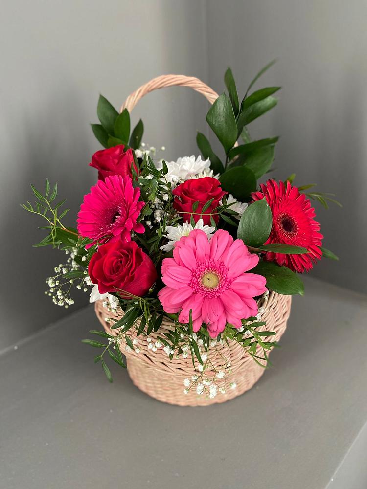 Цветочная композиция из Розы, Хризантемы и Герберы в корзине в Гусиноозерске