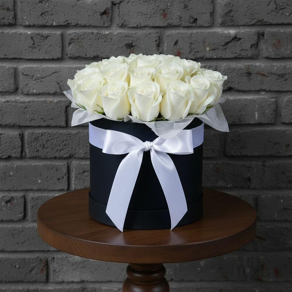 Цветочная композиция из Розы в шляпной коробке в Гусиноозерске