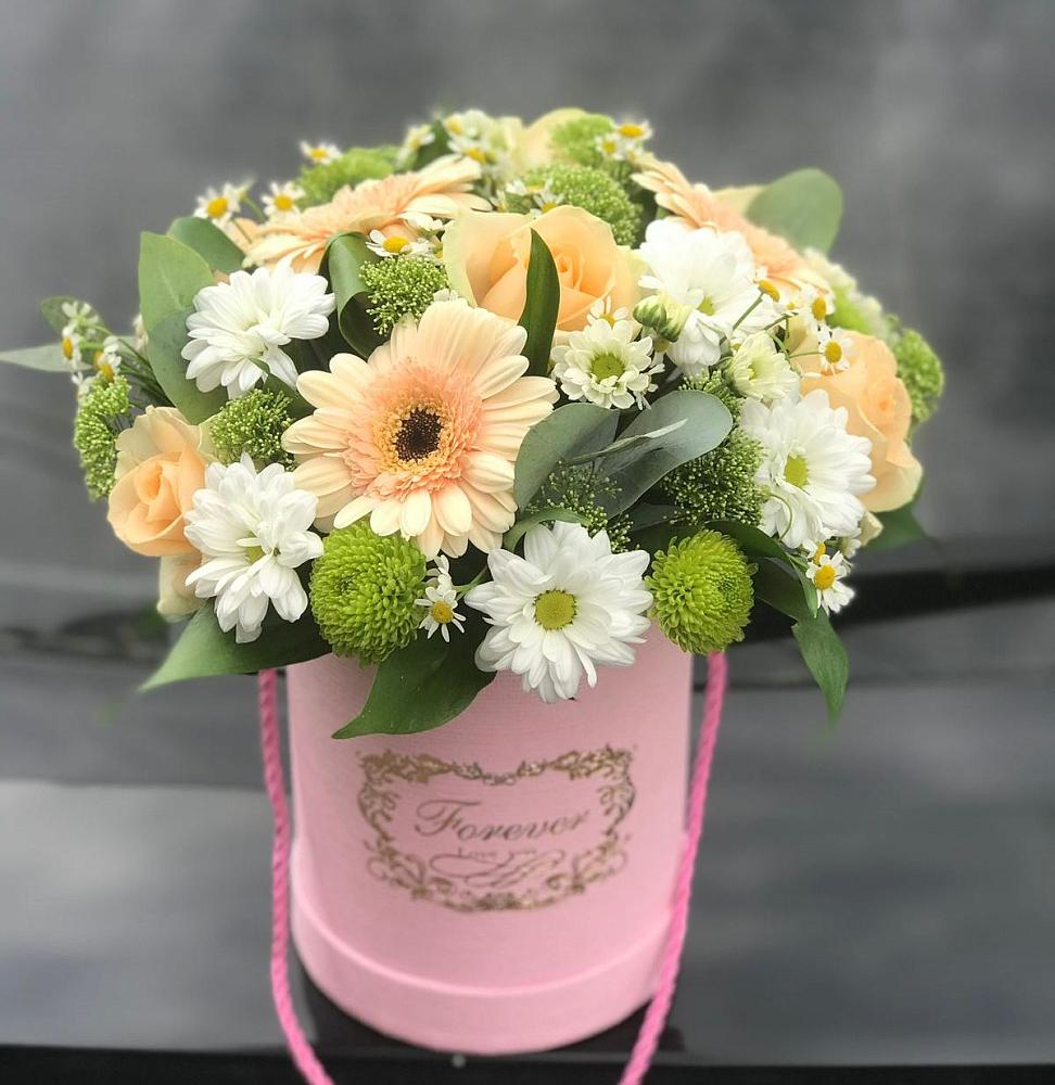 Цветочная композиция из Розы, Герберы и Хризантемы в шляпной коробке в Гусиноозерске