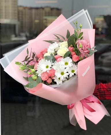Букет цветов из: Розы, Лизиантусы и Хризантемы в Гусиноозерске