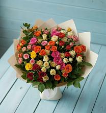 Букет Микс из разноцветных кустовых роз в Гусиноозерске