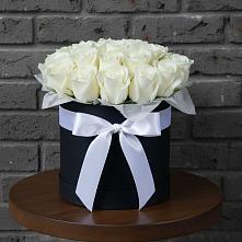 Цветочная композиция из Розы в шляпной коробке в Гусиноозерске