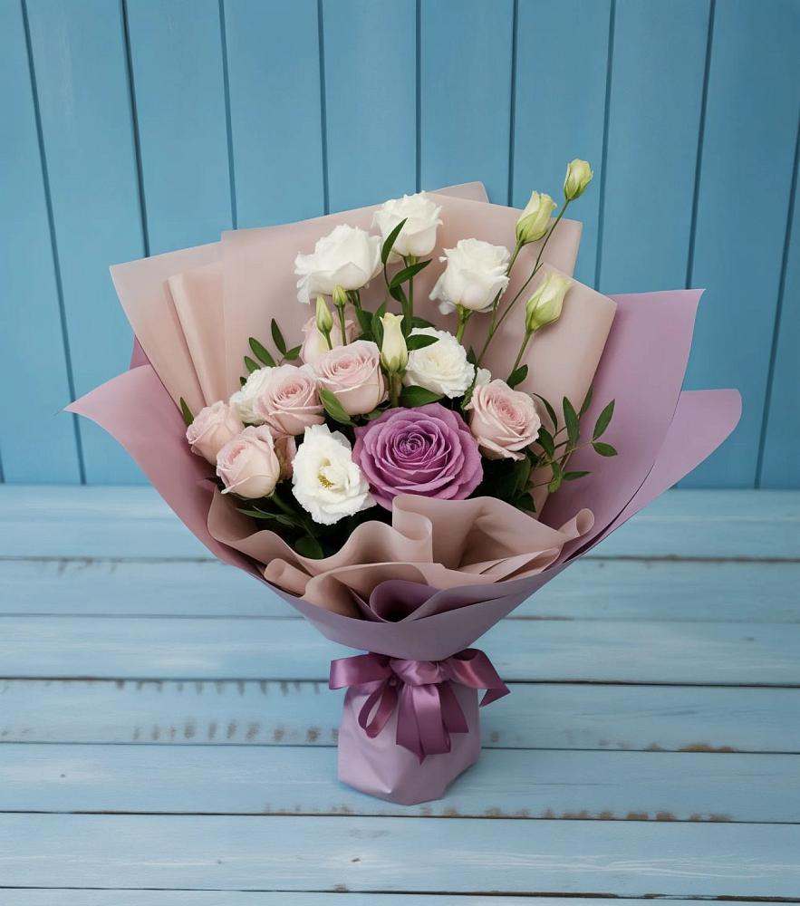 Букет цветов из: Розы и Лизиантусы в Гусиноозерске